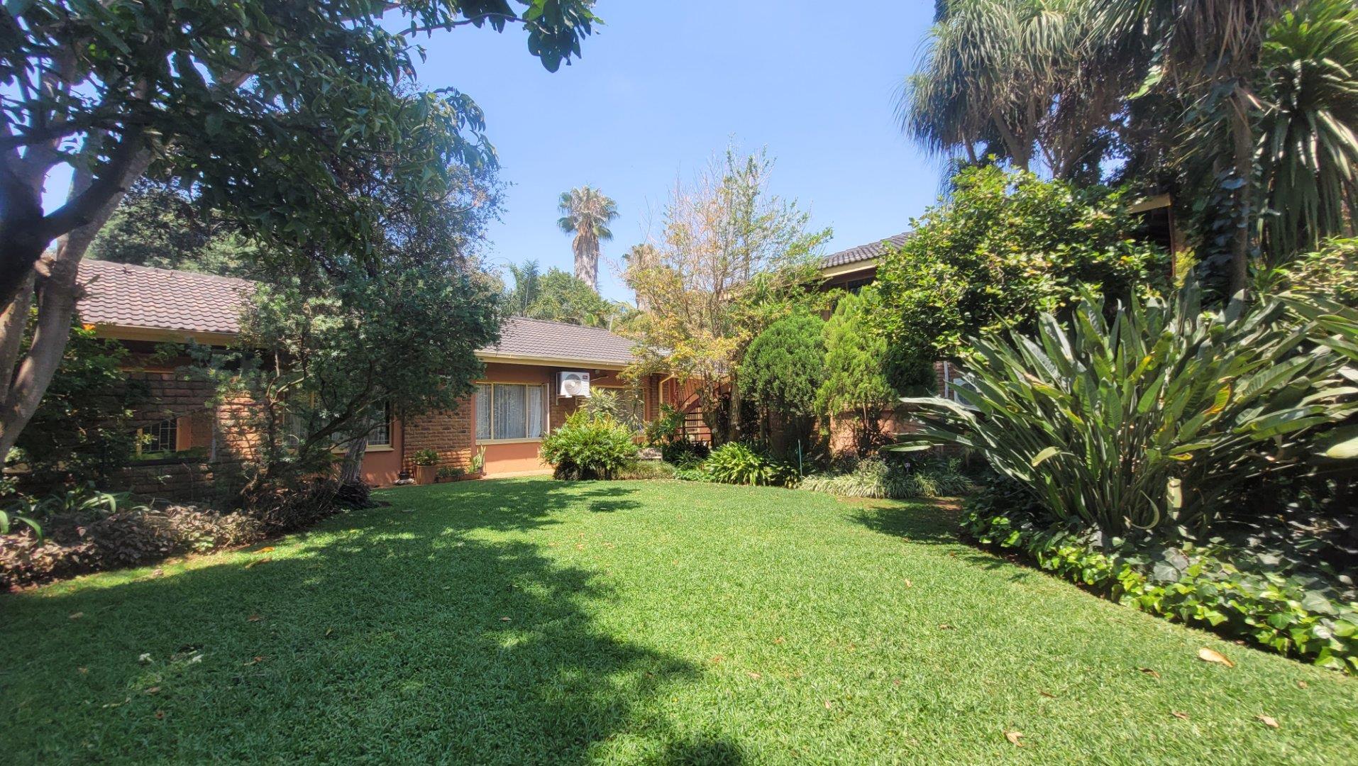 4 Bedroom House for sale in Flora Park 11 Kremetart Street P24