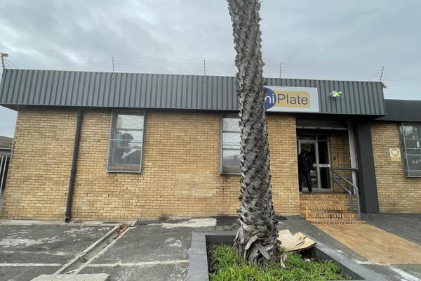 The property spans an area of 4 362m&#178; and is conveniently located 100m away from Voortrekker Road in Maitland.

Key features ...