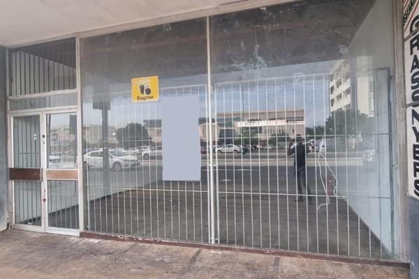 Retail space to let on Voortrekker Road, Parow. This Grey box, open-plan retail space boasts excellent visibility along Voortrekker ...