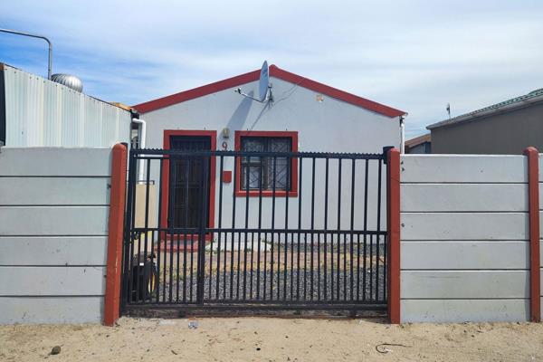 Nestled in the heart of Phoenix, Milnerton, lies a charming 2-bedroom, 1-bathroom home ...