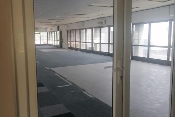 This is a lovely 320 sqm office space located on the second floor of building C at Pellmeadow Office Park. This office is one large ...