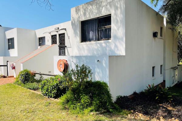 Cozy apartment for sale within the popular Mount Kos Estate, this property offers 2 bedrooms, 2 bathrooms a gas stove and a braai area ...