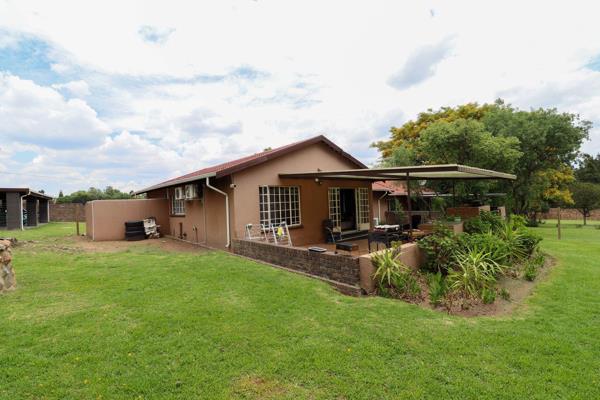 Spacious home, well looked after yard.  Excellent security with solar lights, electric ...