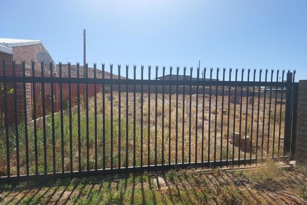 Rezone to build 4 town houses:
2 x 1 Bedroom
2 x 2 Bedroom
with drain and wall around with gate.