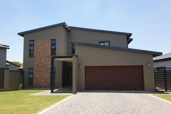 This Property is in the prestigious Featherview Estate. It consists of 3 Large Bedrooms ...