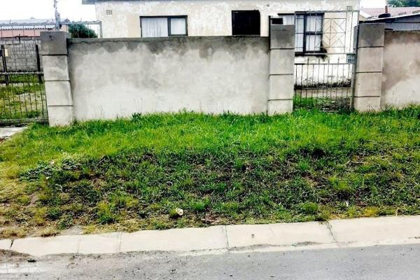 Ladies and Gentlemen ID Properties is presenting this corner house for sale in mdantsane nu 9. 

The house is a stone thrown to Cecilia ...