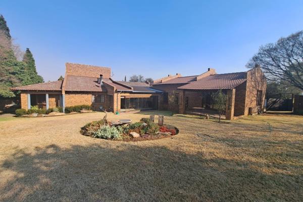 Positioned on an elevated corner stand, this open-plan face brick residence provides sweeping panoramic views of the natures ...