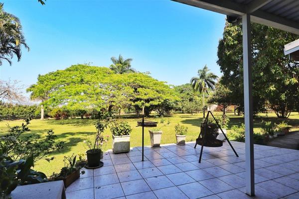 At over 4.7 hectares and nestled in the beloved country village of Monzi, this property is an absolute must-see! The gorgeous ...