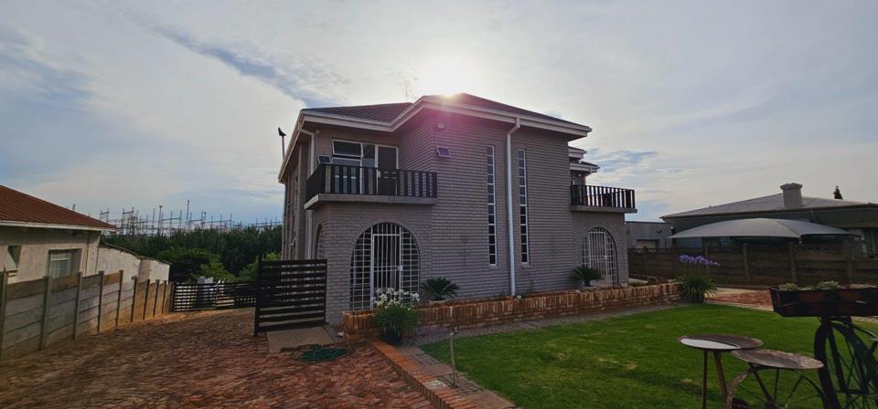 4 Bedroom House for sale in Rothdene - P24-115348090