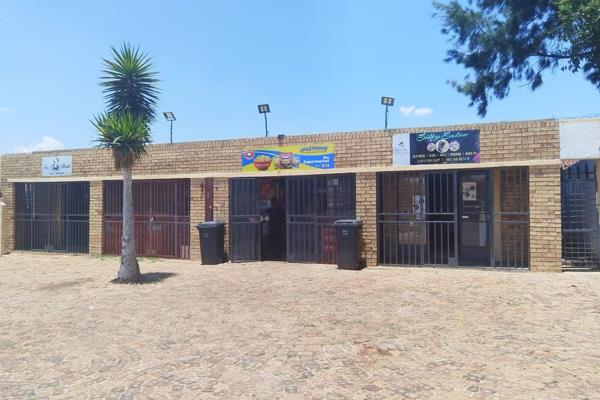 R1,850 000
Land size 743 m2

3 Bedroom home with access from both streets surrounding the property, close to schools, shops, and ...