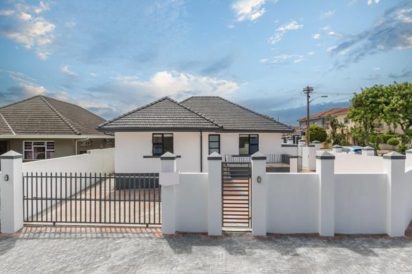 4 Bedroom House for Sale in Rondebosch East