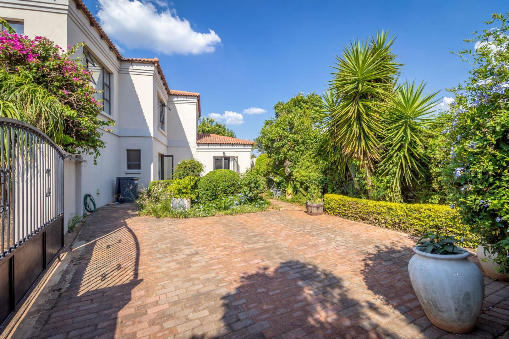 4 Bedroom House for sale in Protea Ridge 69 Clearview Estate North