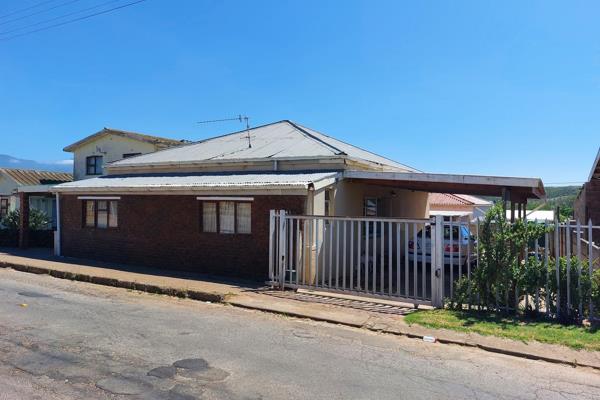 SOLE MANDATE -  Are you looking for a place to call home?  Look no further.  This spacious family home boast 3 bedrooms with built-in ...