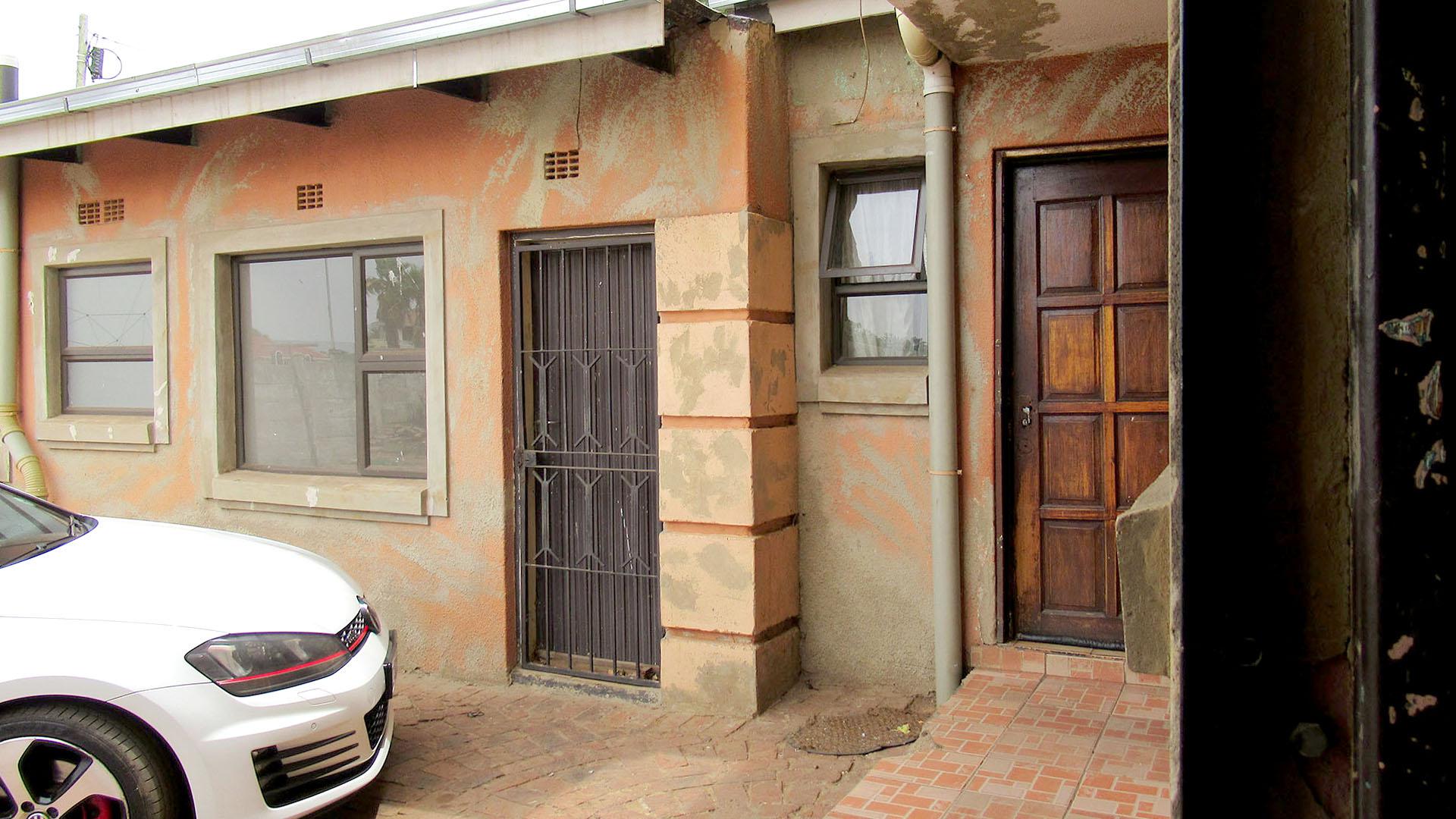 4 Bedroom House for sale in Eldorado Park P24113706624