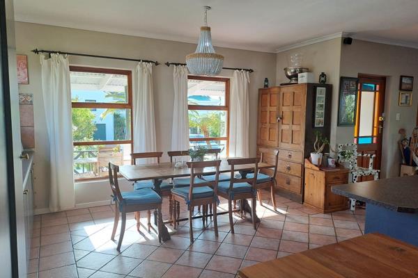 Located in the popular Theewaterskloof Golf &amp; Country Estate this home offers a unique opportunity to enjoy the naturally beautiful ...