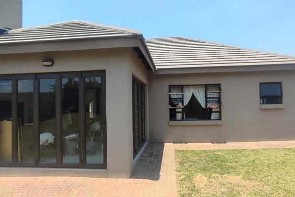 This house is in an exclusive lifestyle Estate next to malls, Curro school and shopping centres. 

It offers your 2 bedrooms, 2 ...