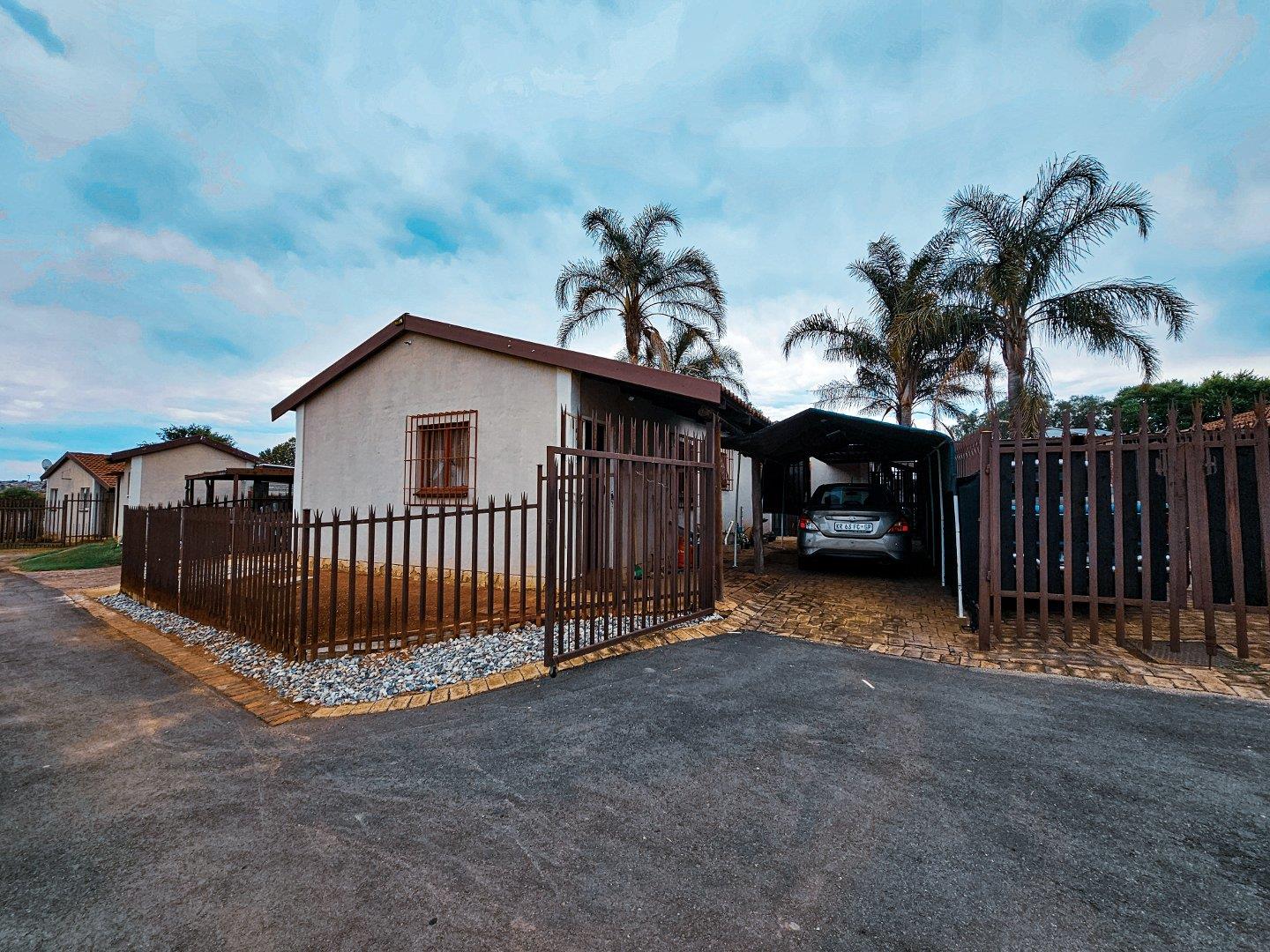 3 Bedroom Townhouse for sale in Agavia 12 Moorcroft Gardens / 55