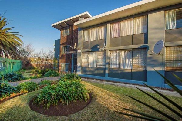 One bedroom apartment in a quiet and secure neighbourhood in Mindalore, Krugersdorp 5 minutes away from Westgate mall and Princess ...