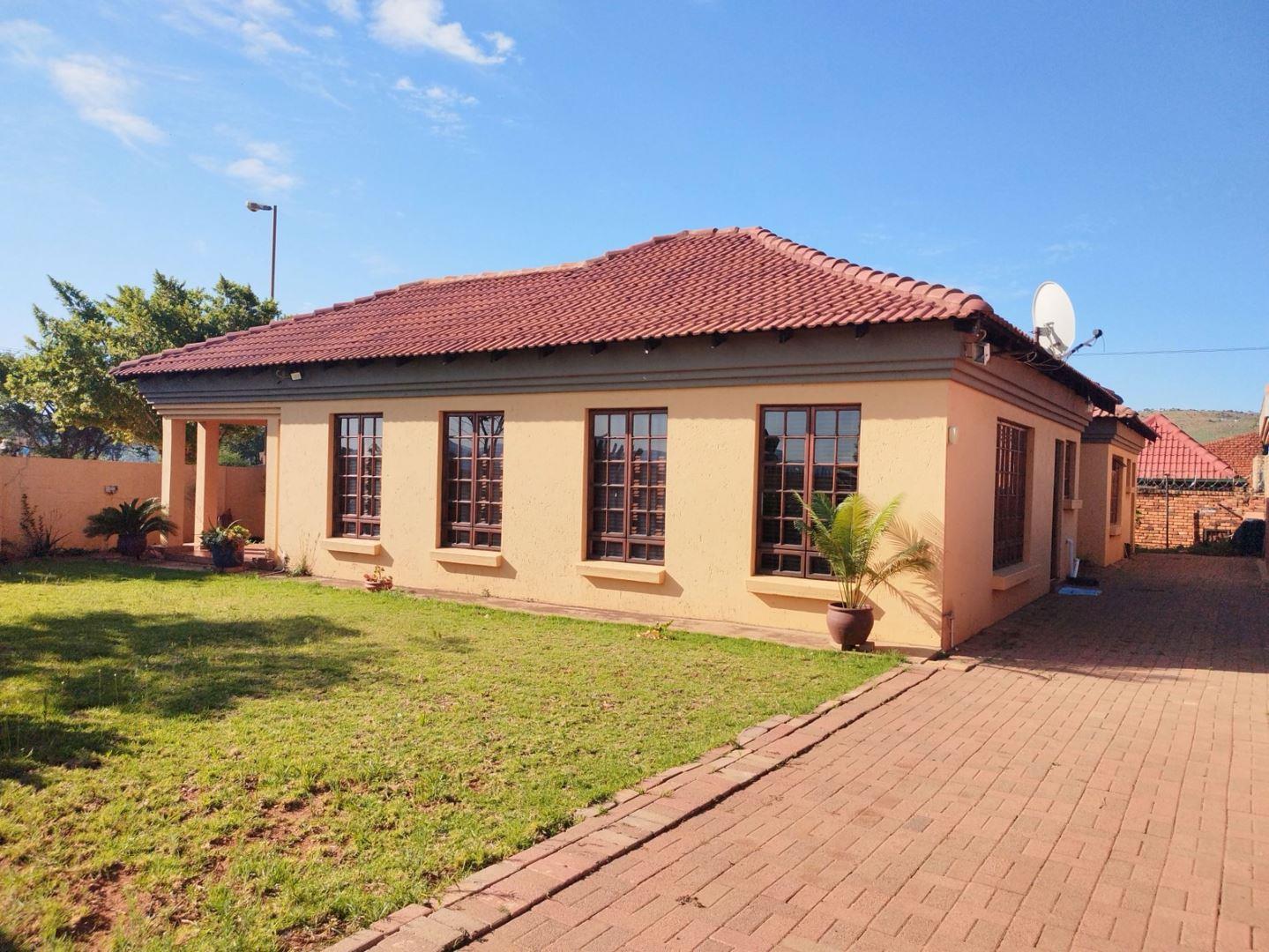 3 Bedroom House for sale in Mamelodi - P24-113711761