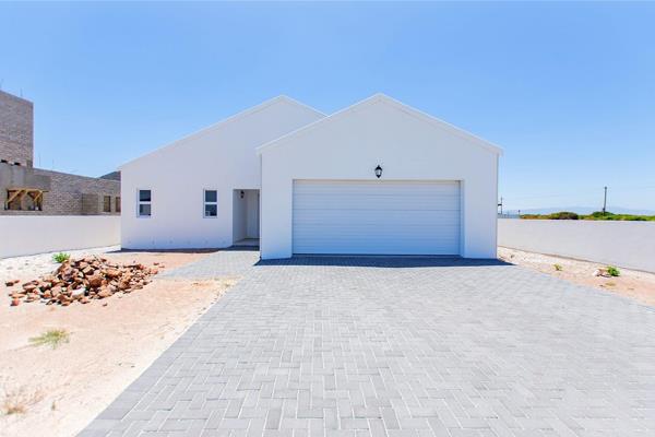 Come and invest in the West Coast with this brand new 3 bedroom home.
Situated in the quiet Bloumossel Strand this property is perfect ...