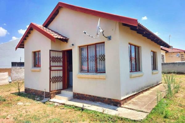 This free-standing two bedroom house, situated in the peaceful Mahlasedi Park, occupies a corner lot sprawled across 379 square meters ...