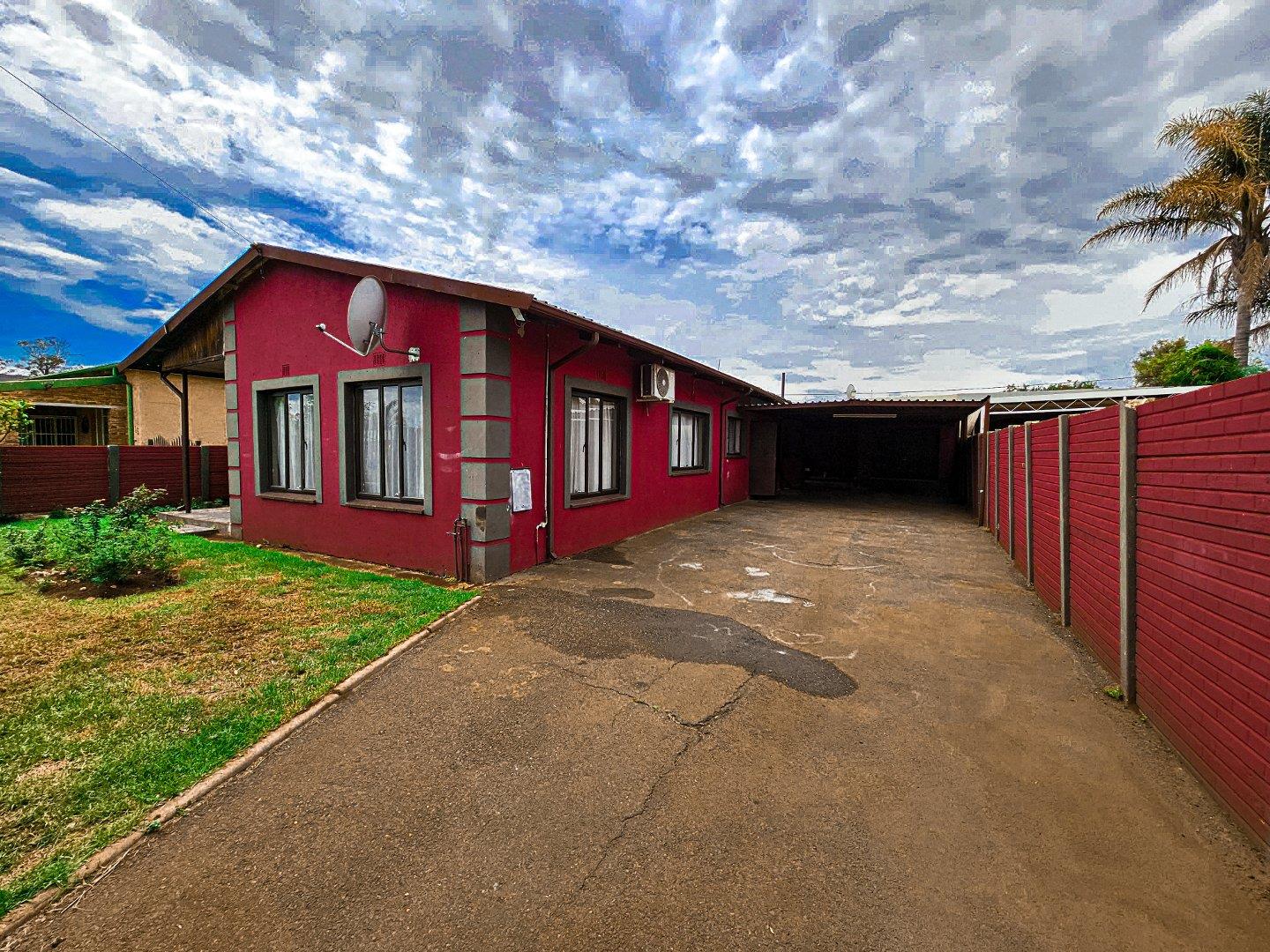 3 Bedroom House for sale in Randgate 17 Bailey Street P24113717178