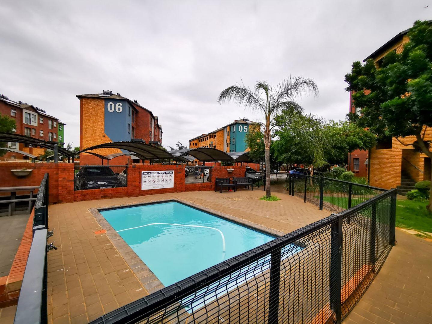 2 Bedroom Apartment / flat for sale in Montana Park P24113718360