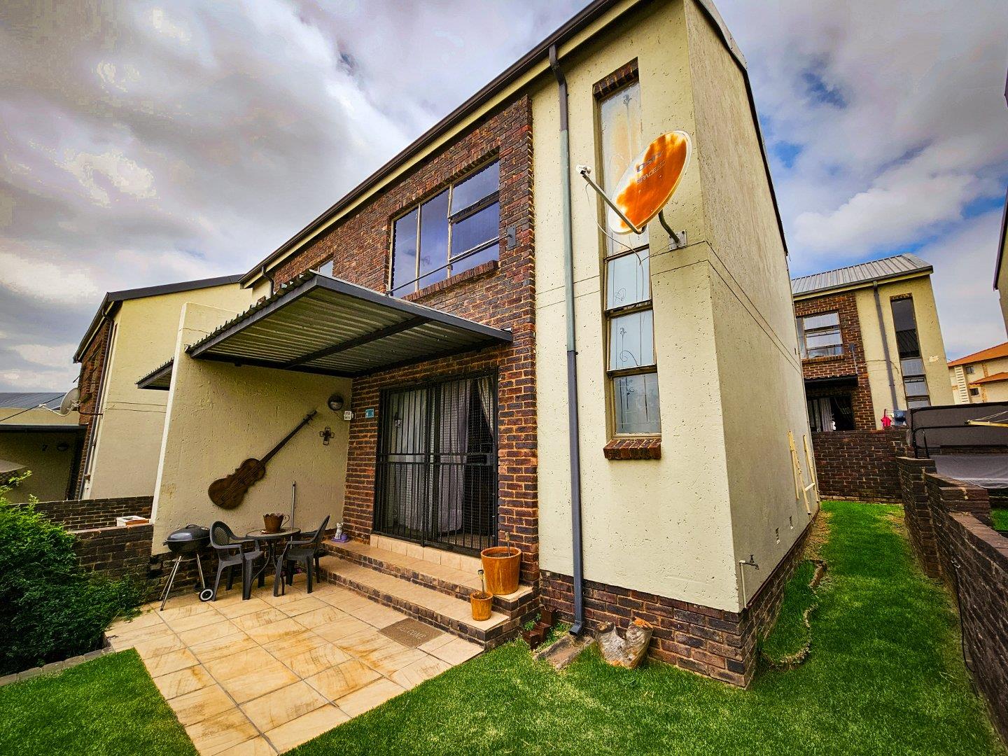 2 Bedroom Townhouse for sale in Sugar Bush Estate 5 Watsonia View