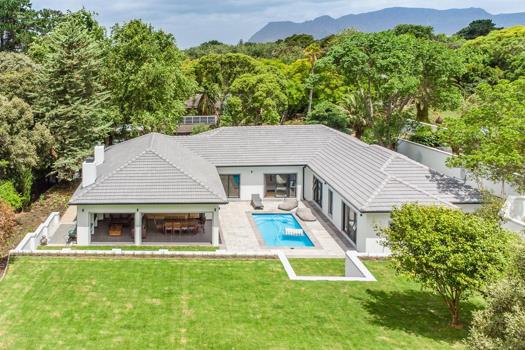 4 Bedroom House for sale in Constantia