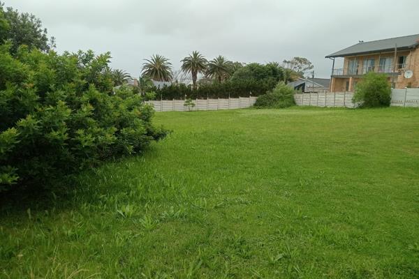 Vacant stand in CBD area of Jeffreys Bay - ideal for building offices and holiday apartments. 
In busy area of Jeffreys Bay close to ...