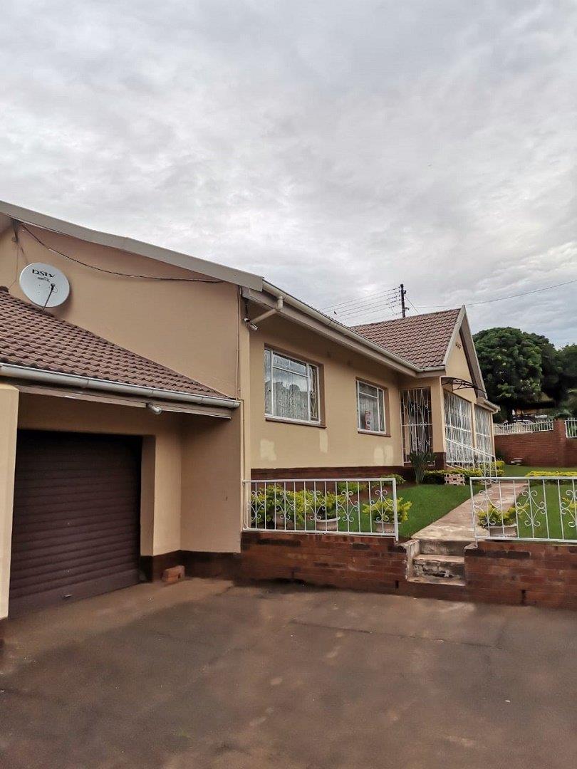 4 Bedroom House for sale in Raisethorpe P24113721840