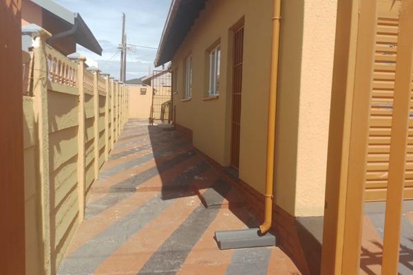 A very beautiful 3 bedroom house in the heart of MOHLAKENG, The house is next to schools, shops and police station.
This neat property ...