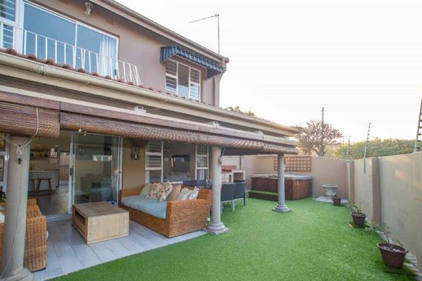 Modern, pet friendly,  3 bed 2 bath garden duplex in central Umhlanga, newly renovated with a fantastic, low maintenance entertainment ...