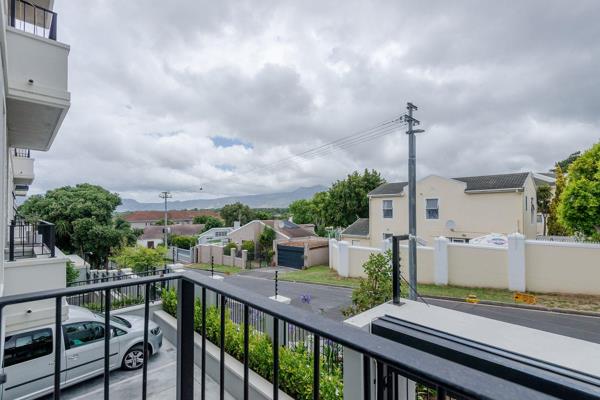 Nestled in the heart of the Southern Suburbs, on the Constantia Alphen edge, stands Alphen Glen, a brand new 5 story residential ...