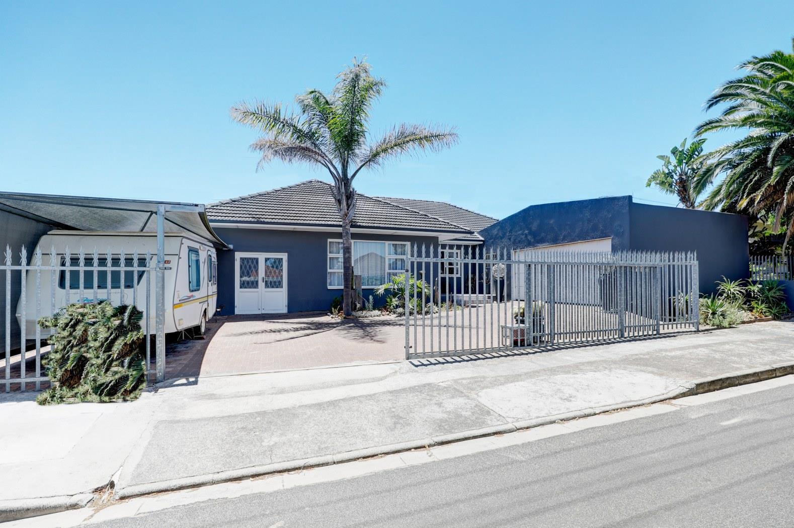 Chrismar Property Property and houses for sale in Chrismar