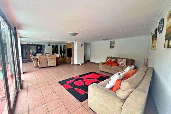 This spacious secure and well-maintained home that is a centrally located residence in Kempton Park.
In the close vicinity of shopping ...