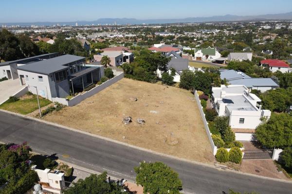 Rome Glen, Somerset West! This first-class suburb houses a rare gem—a vacant residential ...