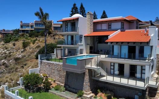 4 Bedroom House for sale in Mossel Bay Central