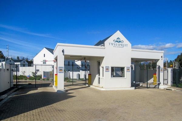 Nestled amongst the Stellenbosch vineyards.  Tweespruit is a safe, secure, child, and ...