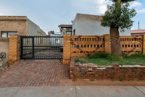 Property Situated in Ivory Park Ext 9

Perfect For Investors and Growing Families

Property Situated in Ivory Park Ext 9, 5 ...