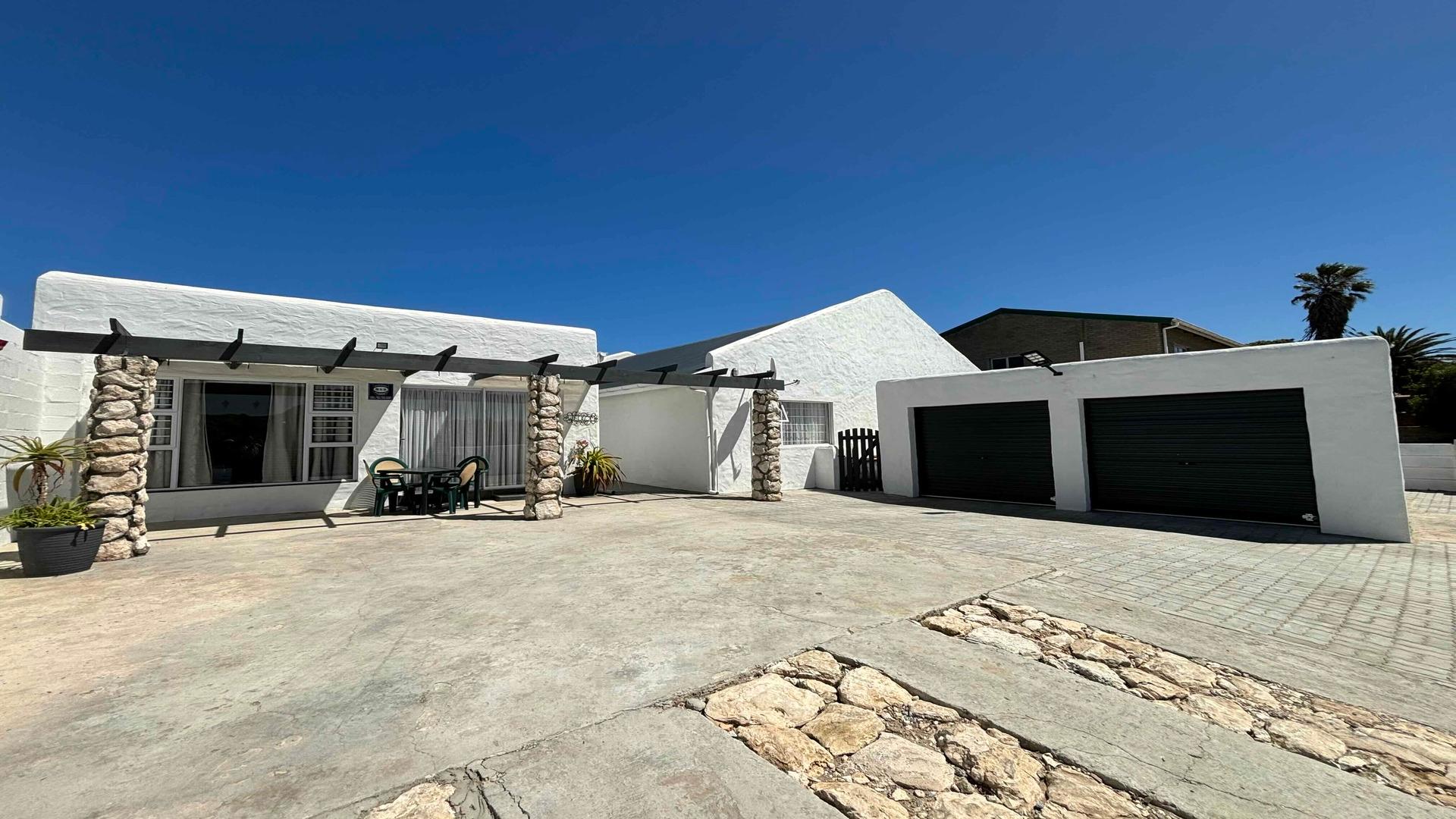 4 Bedroom House for sale in Elands Bay 13 Duine Street P24113735324