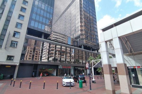 1 Bedroom Apartment For Sale on the 10th Floor in Cape Town City Centre.

The unit is ...