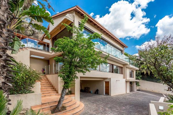 This home on Linksfield Ridge, North facing is built for easy comfortable living with spectacular views and amazing accommodation!!  ...