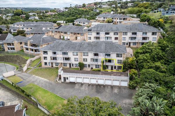 Embrace tranquility and easy living in this inviting two bedroom townhouse in Beacon Bay with views of the river. Modern interiors ...