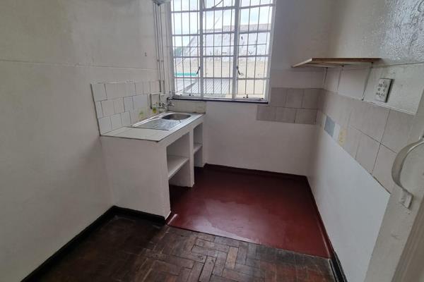 Spacious 1 bedroom flat to rent in Fairview (Jeppestown) at Signorina, 72 Hans Street. ...