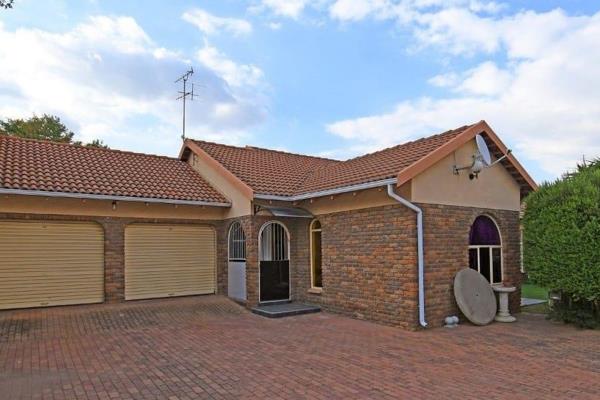 This comfortable townhouse situated in a disrated secured well maintained complex with solar geyser when there is load shedding your ...