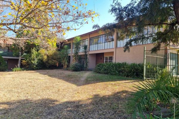 This unit is situated within walking distance to The Square shopping Mall and Pick n Pay center.
Ideal lock up and go and starter ...