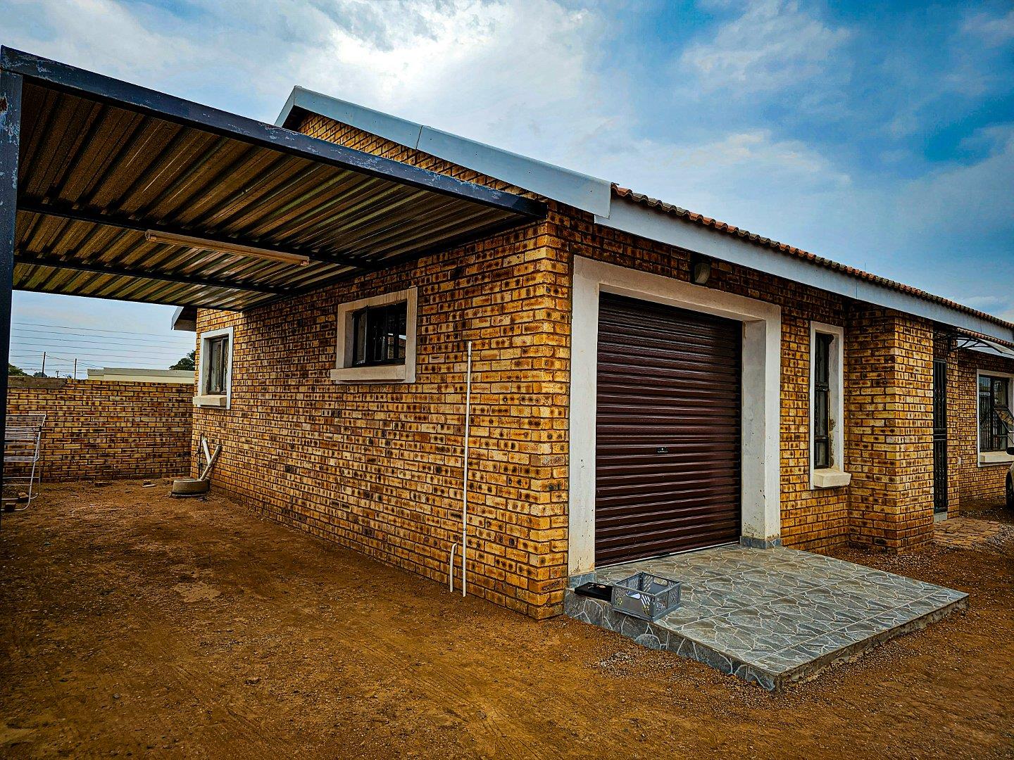 3 Bedroom House for sale in Greenhills Ext 3 33 Catherine Road Unit 2 P24113743047