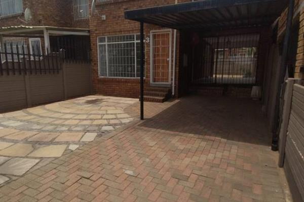 3 bedroom duplex
this is a duplex townhouse

it has an open plan kitchen, lounge and dining room.

Upstairs has 3 bedrooms with built ...