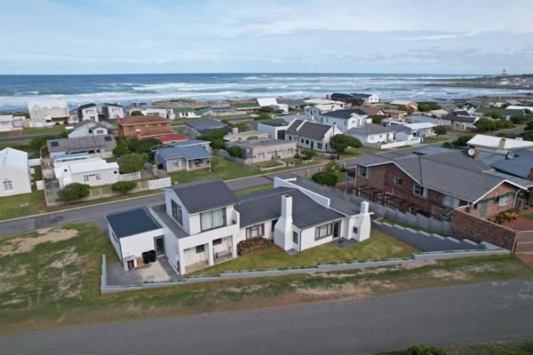 Located in the charming town of Agulhas, this delightful home is situated close to the ...